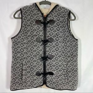 Ruff Hewn Vest, Fuzzy Lined So Soft! Size Medium. In excellent condition!